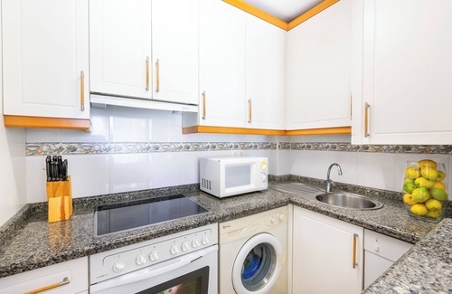 Torremolinos Apartamento | Acogedor Apartamento Colina del Bajondillo con Wi-Fi, Piscina