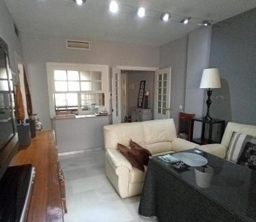 Doctor Barraquer-Grupo Renfe-Policlinico Apartamento | Cozy apartment & free parking