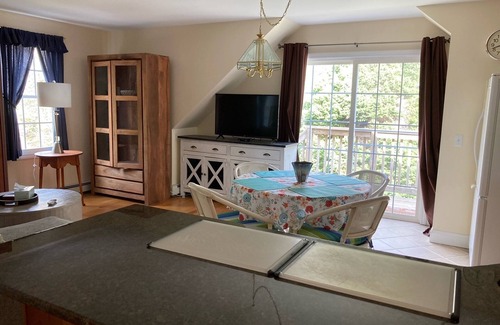 East Orleans Apartamento | Cozy apartment in a quiet wooded neighborhood, just 2 miles from Nauset Beach.