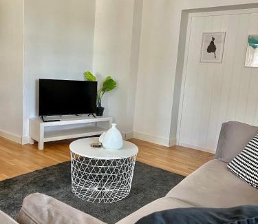 Jadraas Apartamento | Cozy apartment in Jädraås nestled near the lake just 10 minutes from Kungsberget