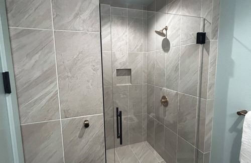 Carthay Circle Apartamento | Cozy apartment in LA with WiFi, AC, fitness room sauna steam room sauna and pool