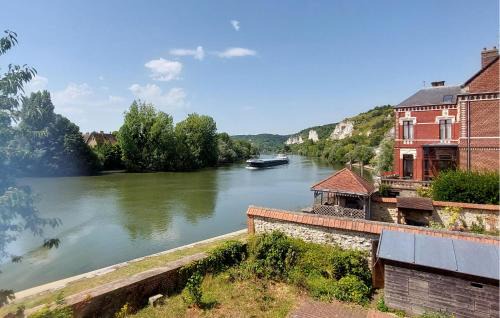 Les Andelys Apartamento | Cozy Apartment In Les Andelys With Wifi