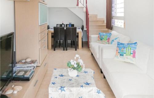 Moncofar Apartamento | Cozy Apartment In Moncófar With Wifi