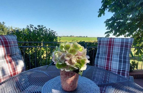 Krummhoern Apartamento | Cozy apartment in Pilsum with a wonderful view of East Frisia's vastness.