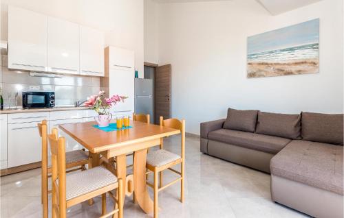 Srima Apartamento | Cozy Apartment In Srima
