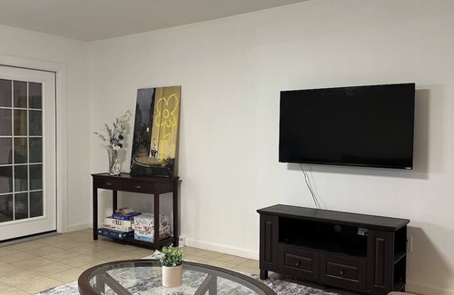 North Bergen Apartamento | Cozy Apartment in North Bergen Close to NYC With FREE PARKING
