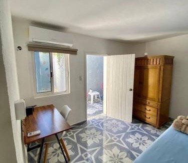 Colonia Centro Apartamento | Cozy apartment king bed ac downtown