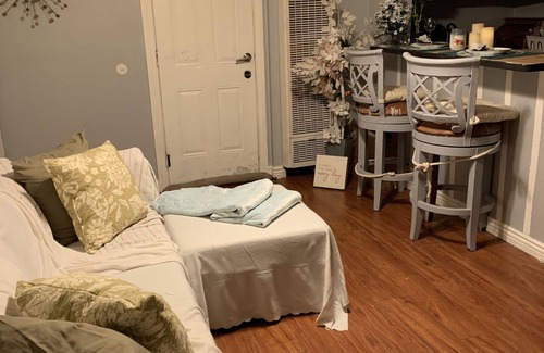 Los Angeles Casa | Cozy apartment, located near new Ram stadium