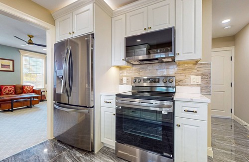 Holyoke Apartamento | Cozy apartment near I91 & Holyoke Medical Center + wifi
