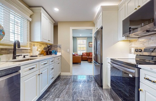 Holyoke Apartamento | Cozy apartment near I91 & Holyoke Medical Center + wifi