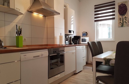 Schierstein Condominio | Acogedor apartamento en el hermoso puerto de Wiesbaden-Schierstein
