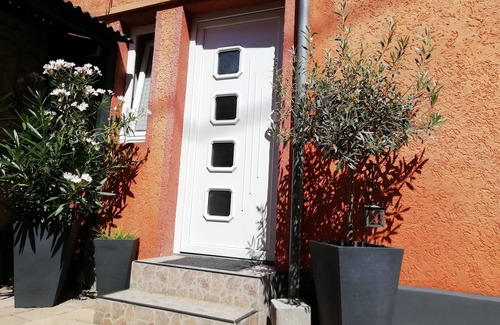 Schierstein Condominio | Acogedor apartamento en el hermoso puerto de Wiesbaden-Schierstein