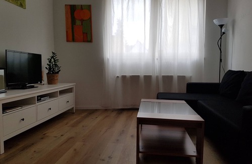 Schierstein Condominio | Acogedor apartamento en el hermoso puerto de Wiesbaden-Schierstein