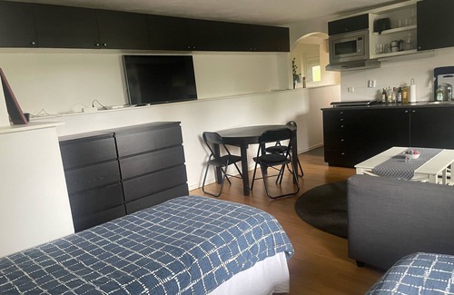Farsta Apartamento | Cozy apartment in a nice and quiet residential area close to nature.