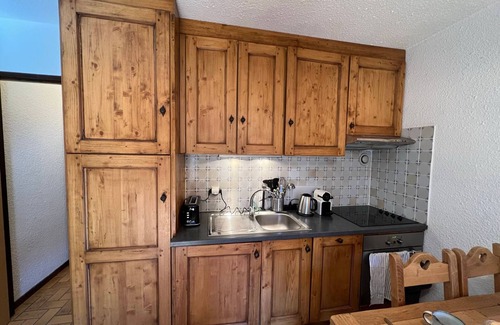 Monetier-les-Bains Apartamento | Cozy Apartment · Village Center · Fireplace · Mountain Views · 10 Min to Pistes