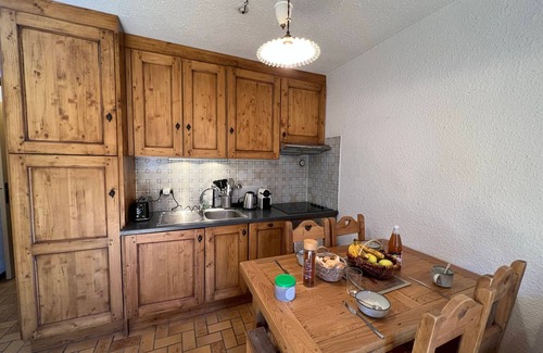 Monetier-les-Bains Apartamento | Cozy Apartment · Village Center · Fireplace · Mountain Views · 10 Min to Pistes