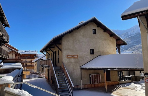Monetier-les-Bains Apartamento | Cozy Apartment · Village Center · Fireplace · Mountain Views · 10 Min to Pistes