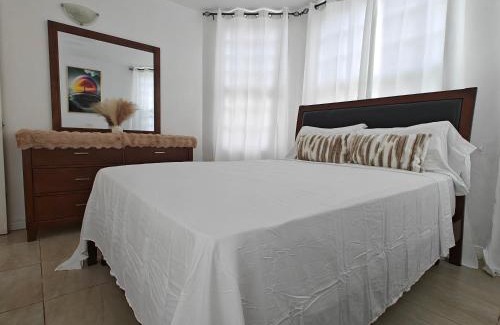 St.Bran's Burg Apartamento | Cozy Apartment w/Ocean View, Pool & Beach Access