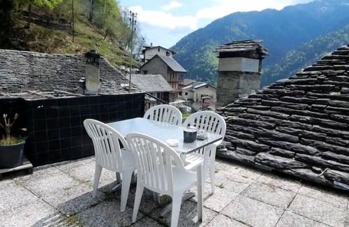 Onsernone Apartamento | Cozy apartment with fireplace in the Swiss mountains