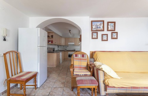 Nerja City Centre Apartamento | Acogedor apartamento con patio soleado, barbacoa, Wi-Fi y aire acondicionado