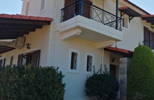 Eratini Villa | Acogedora Villa Apollon, Vista al Mar, Junto a Galaxidi
