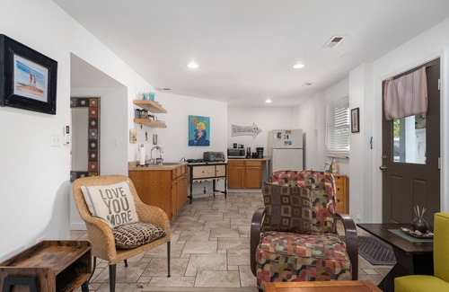 Kitty Hawk Casa | ACOGEDOR APTO. PARA PAREJA con kayak, SUP, bañera de hidromasaje