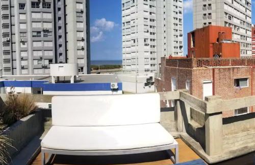 Punta del Este Apartamento | Cozy Apt 2 blocks from the ocean WiFi AC Parking and private terrace with a BBQ