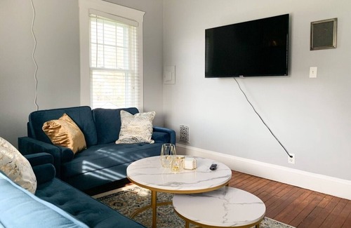 Kamm's Corners Apartamento | Cozy Apt 5 min from Airport & Free Parking