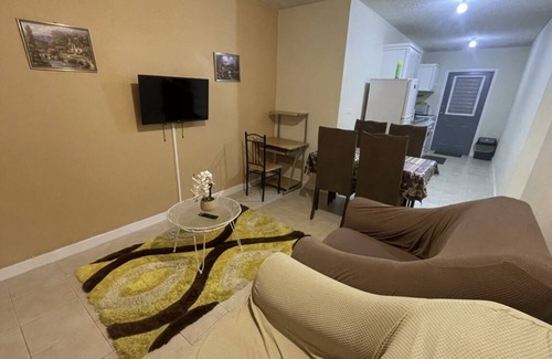 Bridgetown Casa | Cozy Apt centrally located, walking distance to beach, Bakeries & Supermarkets