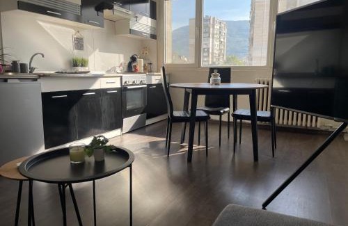 Sofia Apartamento | Cozy APT Free Parking Wi-Fi Netflix
