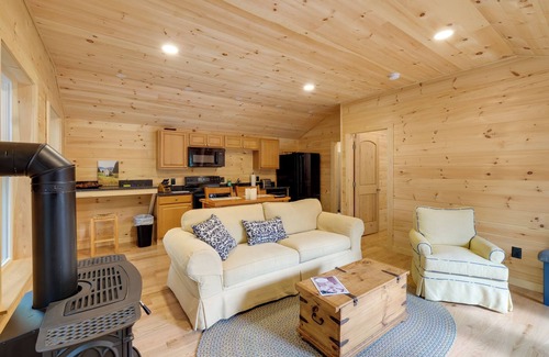 Northeast Harbor Apartamento | ¡NUEVO! Cosy Apt w / Deck, 5. 5 millas de Acadia Nat’l Park!