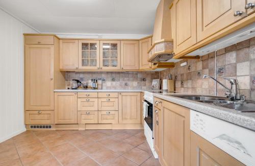 Tromso Apartamento | Cozy Arctic Hideaway l Fireplace l Parking
