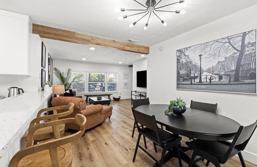 Central Arlington Casa | Cozy Arlington Bungalow 4/Mins to AT&T Stadium/Globe Life Field