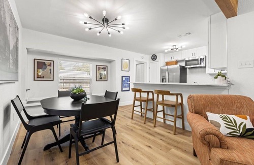 Central Arlington Casa | Cozy Arlington Bungalow 4/Mins to AT&T Stadium/Globe Life Field
