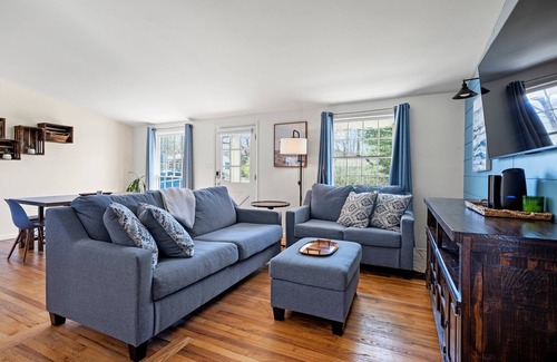 Oakley Casa | Cozy Asheville Home / Hot Tub / Fire Pit! Discount for week-long stays!