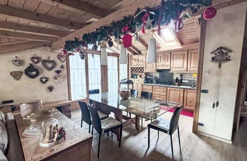 Bormio Apartamento | Cozy attic room. WIFI, hot tub, balcony, pets allowed and parking space
