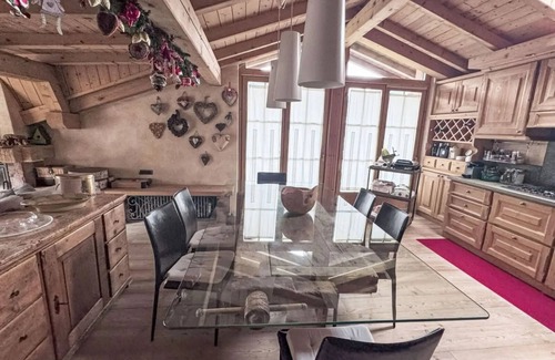 Bormio Apartamento | Cozy attic room. WIFI, hot tub, balcony, pets allowed and parking space