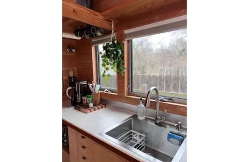 East MLK Casa | Cozy Backyard Tiny House