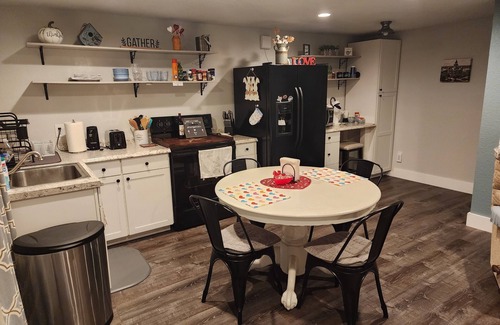 Era Casa | Cozy Barndo on 2 Acres w/EV Car Charger!