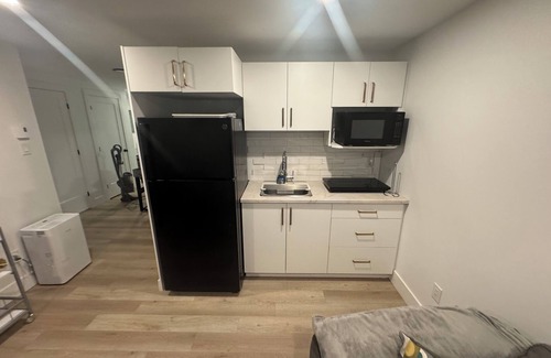 Dieppe Casa | Cozy Basement Apartment with Private Entrance and Office space-4 Mins to Airport