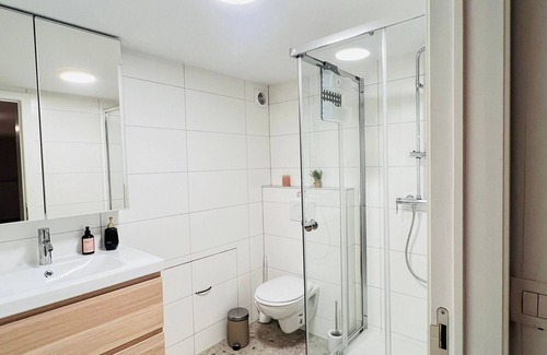 Klein-Antwerpen Apartamento | Cozy Basement Fashion District by Oneluxstay