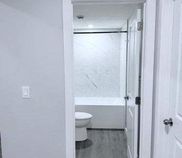 West Edmonton Casa | Cozy Basement Retreat