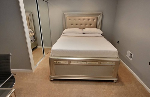 Glenview Casa | Cozy Basement with its own private entrance. 2 bedrooms and 1 full bath.