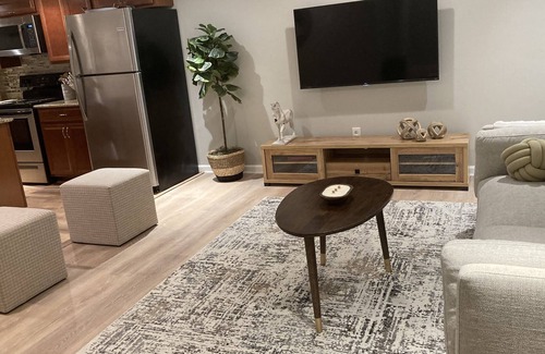 Abingdon Casa | Cozy Basement with Private Entrance and Self Check In