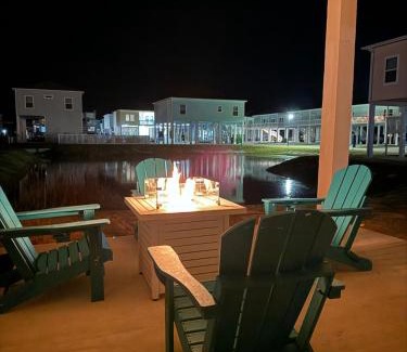 Rockport Casa | Cozy Bay Cottage with King Master Suite, Fire Pit and Pool