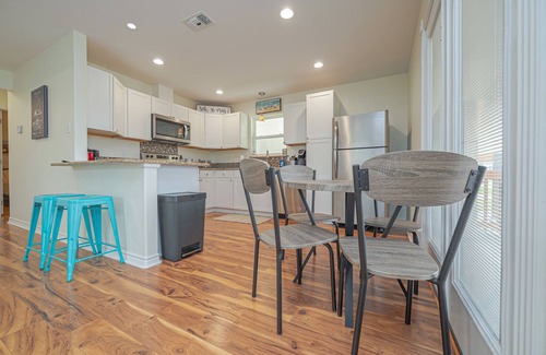 Rockport Casa | Cozy Bay House with Screened Front Porch/Covered Parking/Walking Distance to Bay