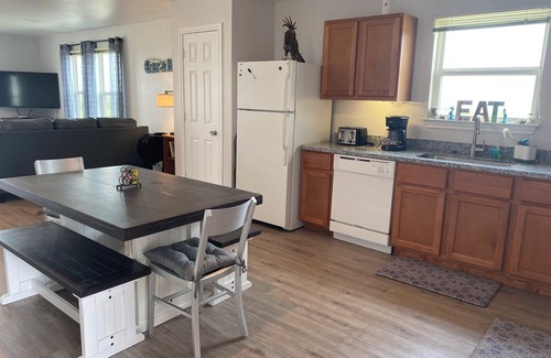 Gilchrist Casa | Cozy Bayside Escape-Family and Pet Friendly!
