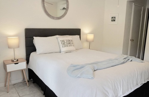 East Fort Lauderdale Hotel | 1 Queen b / 1b Junior Room Junto a la playa!