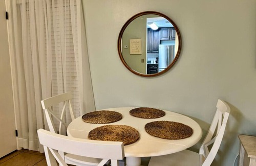 Summer Breeze Apartamento | Cozy Beach Condo! Safe Complex!