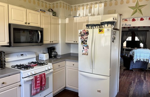 Michigan City Cabaña | Cozy Beach Cottage….2 min to the Beach!